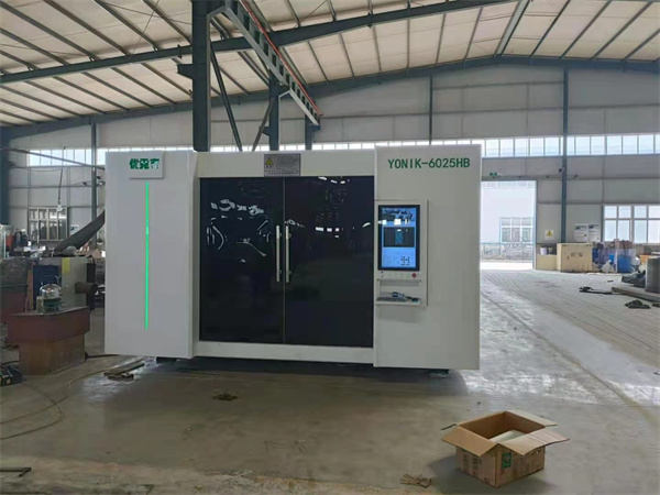 大包圍交換平臺激光切板機7