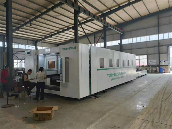 大型激光切割機(jī) 大型激光切割機(jī)